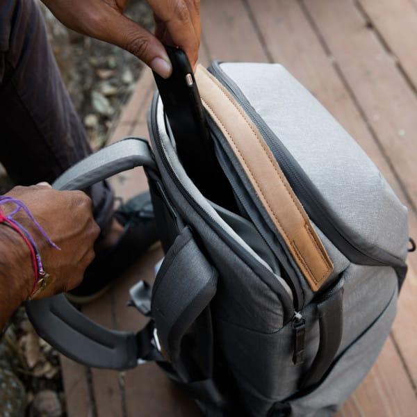 [REFURBISHED] Peak Design Everyday Backpack Zip 20 Liter - Ash (Hellgrau)