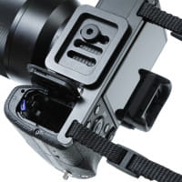 Spinn Design CP.02 Kamera-Platte mit Gurtösen, kompatibel mit Arca