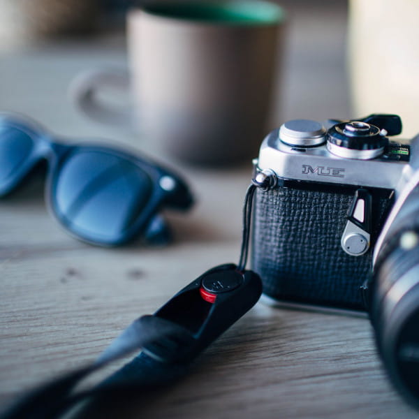 Black November Bundle: Steadify Beltpod + Peak Design Cuff Schwarz