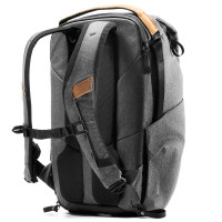 Peak Design Everyday Backpack 20 Liter v2 Charcoal Limited Bundle (inkl. LitraTorch 2.0)