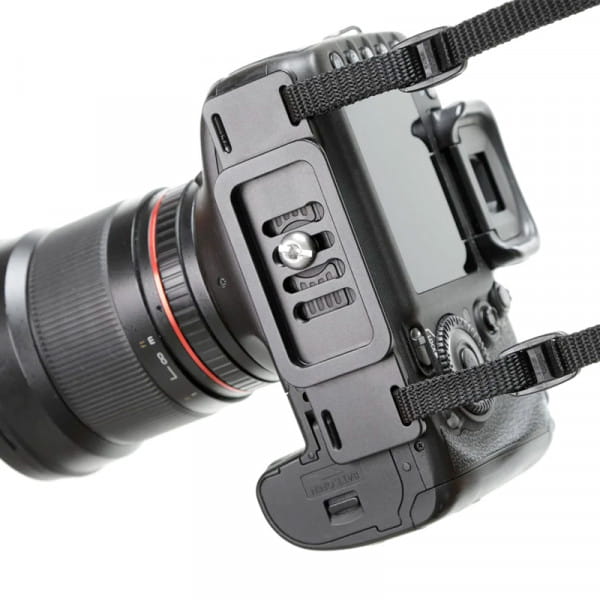 Spinn Design CP.BG Kameraplatte mit Gurtösen für Kameras mit Batteriegriff