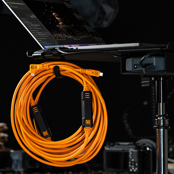 Tether Tools TetherPro Optima 10G Datenkabel mit TetherBoost USB-C rechtsgewinkelt - 3 m (Orange)