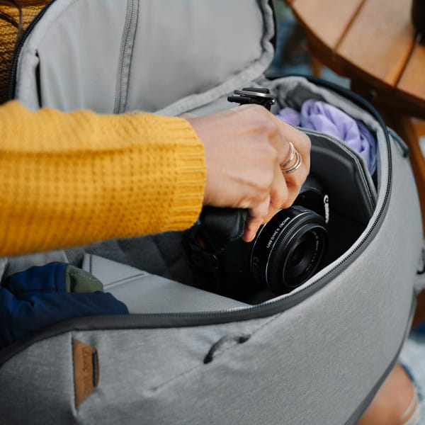 [REFURBISHED] Peak Design Everyday Backpack Zip 20 Liter - Ash (Hellgrau)